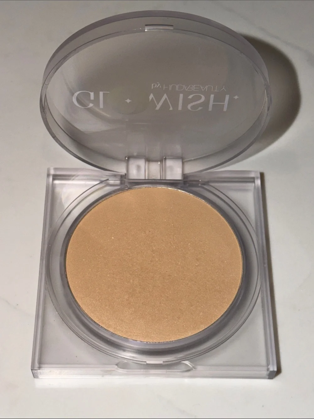 Huda Beauty Glowish Luminous pressed powder in 02 fair light